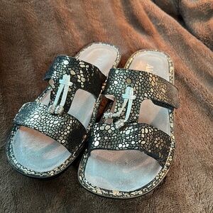ALGERIA Pen-780-X Black and Silver Sandal Sz 40 (9.5-10)